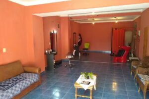 Peluquer&iacute;a Barber&iacute;a R & F