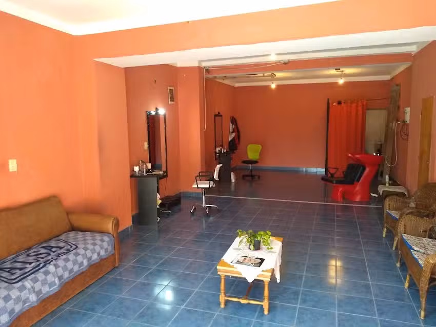 Peluquer&iacute;a Barber&iacute;a R & F