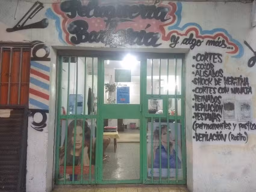 Peluquer&iacute;a, barber&iacute;a y algo m&aacute;s&hellip;