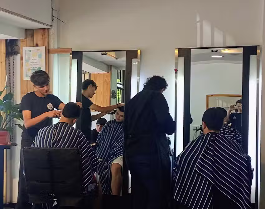 PELUQUER&Iacute;A BLACK AND WHITE barber&iacute;a Ezequiel Rios