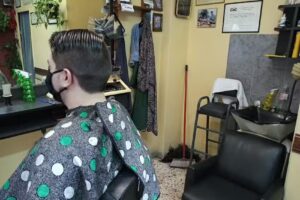 PELUQUERIA MASCULINA Y BARBERIA. Roberto