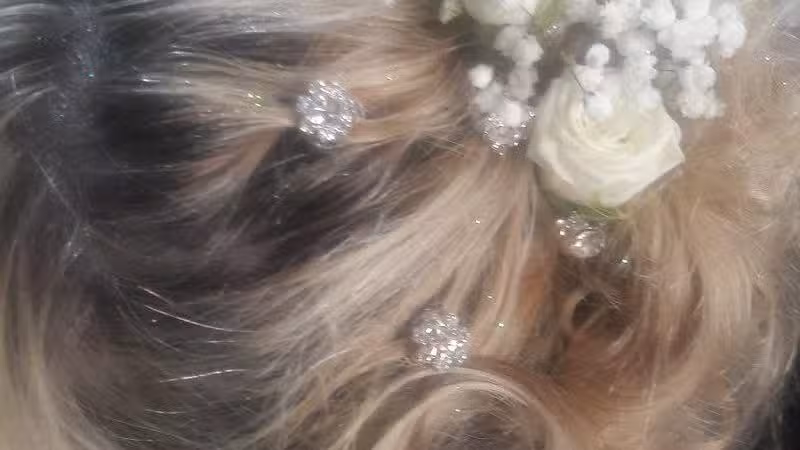 PELUQUERIA MIR-ELI PEINADOS UNISEX