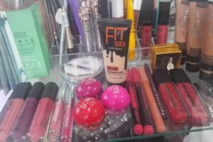 Peluqueria unisex &ldquo;Corta Pelo&rdquo;, accesorios para celular y regaleria