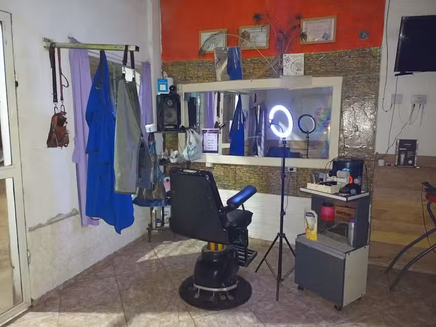 Peluqueria y barberia Ari