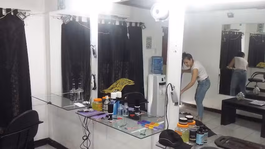 Peluquer&iacute;a y Barber&iacute;a EL MARQU&Eacute;Z.