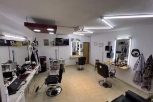 PELUQUERÍA Y BARBERÍA Q’ CORTESÍA