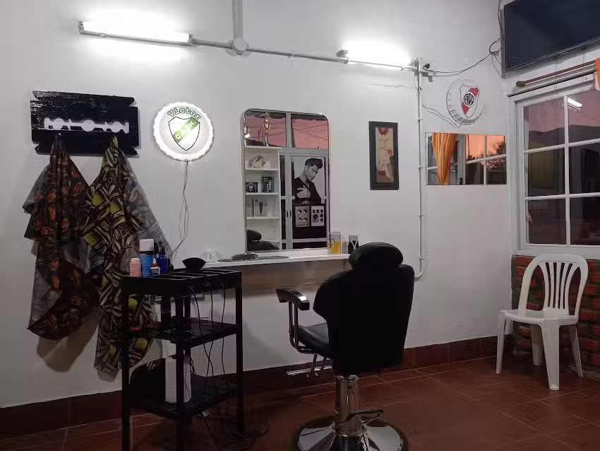 PELUQUER&Iacute;A Y BARBERIA THADEO💈