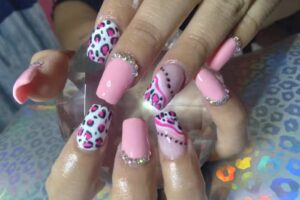 Peluquer&iacute;a y belleza de manos carlita