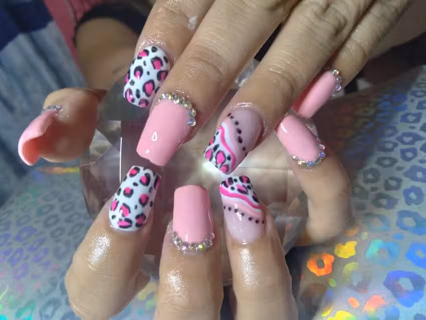 Peluquer&iacute;a y belleza de manos carlita