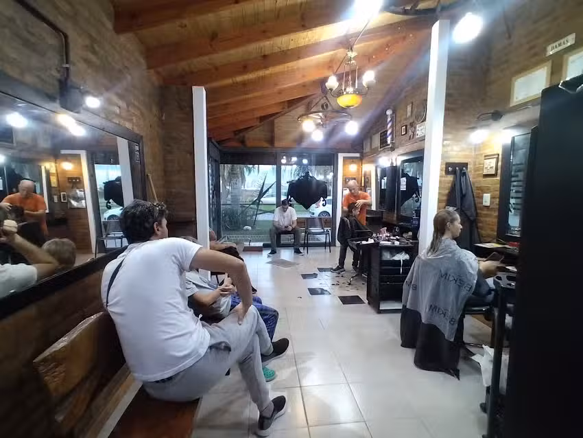 QUIMERA BARBER&Iacute;A , PELUQUER&Iacute;A UNISEX y NI&Ntilde;OS