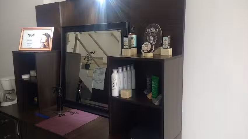 Ra&uacute;l Videla Salon Masculino