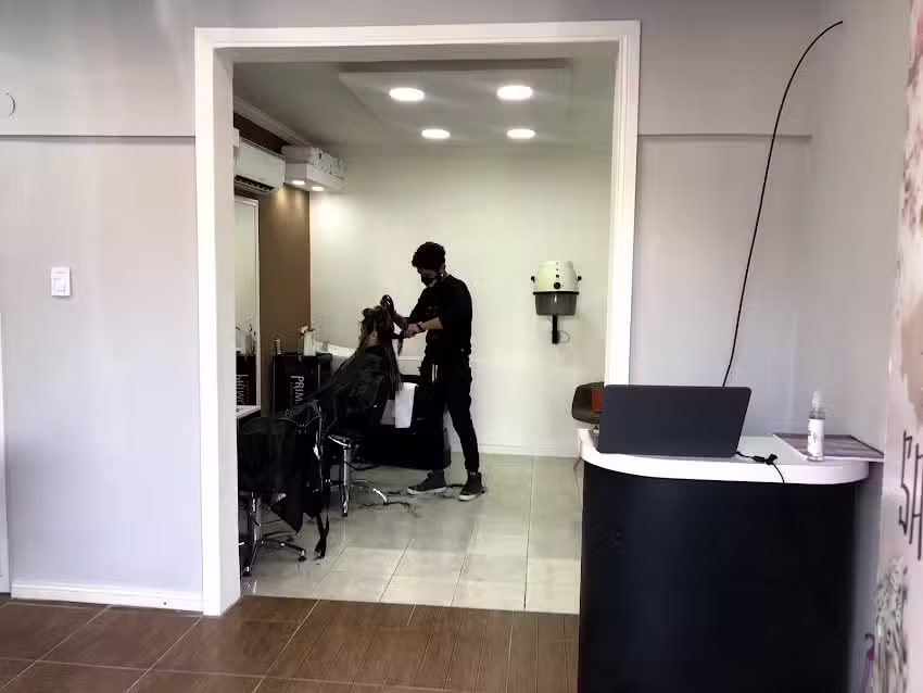 Sakura barber&iacute;a y Estilista
