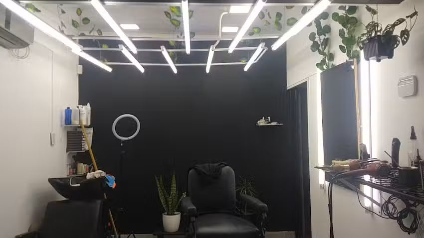 Sal&oacute;n Leito Pelu &ndash; Peluqueria/Barberia