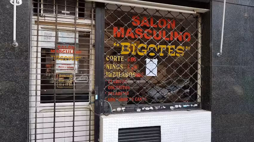 Sal&oacute;n Masculino Bigotes