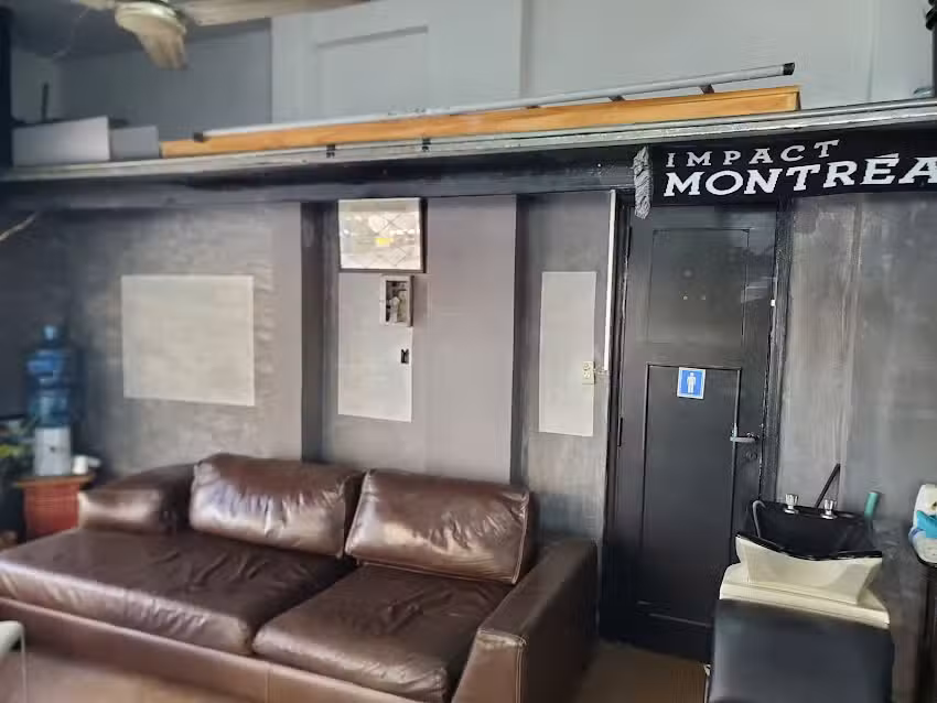 SAL&Oacute;N MASCULINO MOLLO&rsquo;S