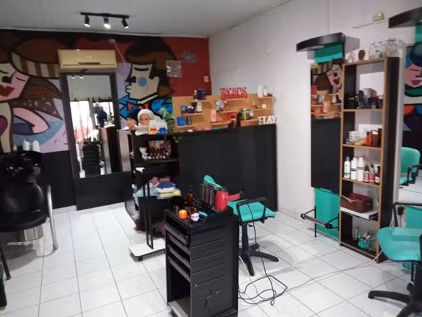 Sal&oacute;n Unisex Cecilia Bernay