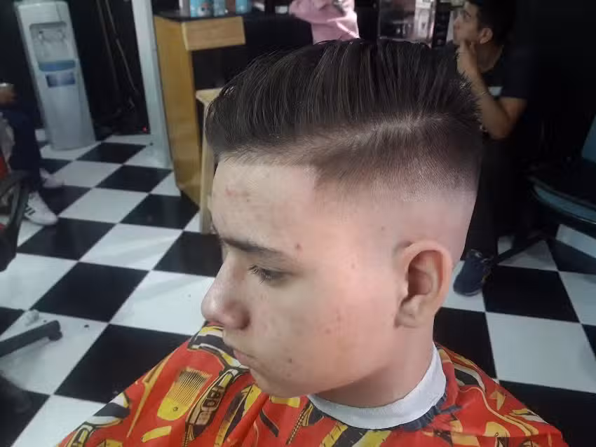 The Brothers, Peluqueria &ndash; Barberia