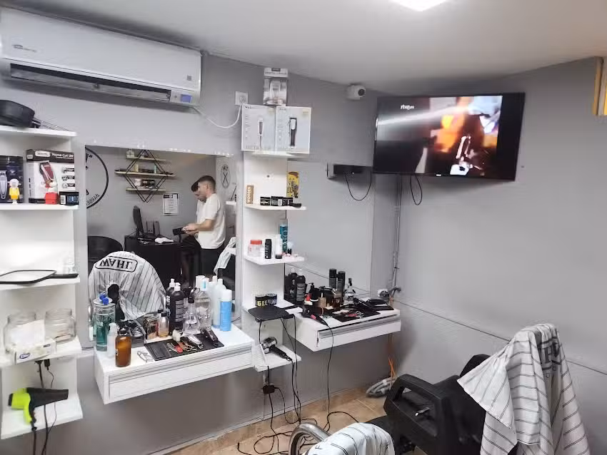 TIM BARBERIA PELUQUERIA