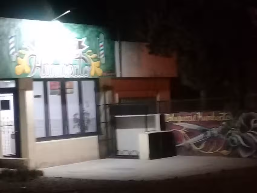 TRELEW PELUQUER&Iacute;A HUMBERTO (UNISEX)