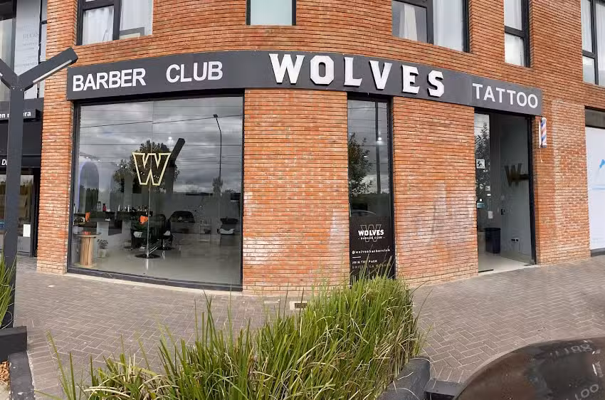 Wolves Barber Club Tatto