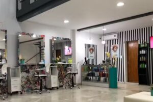 YOU PELUQUER&Iacute;A